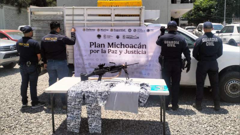 Guardia Civil detiene a dos en posesión de estupefaciente, cartuchos y arma larga en Zinapécuaro, Michoacán